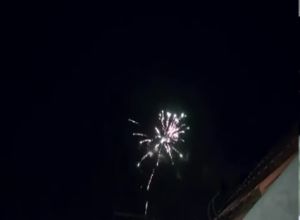 Секс в новогоднюю ночь на балконе